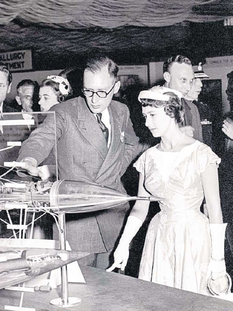 Hamilton shows the Queen round Farnborough in the 1950s