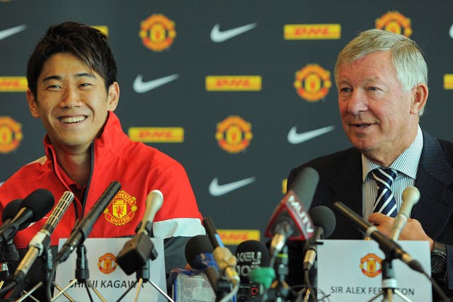 Sir Alex Ferguson introduces Shinji Kagawa to the press