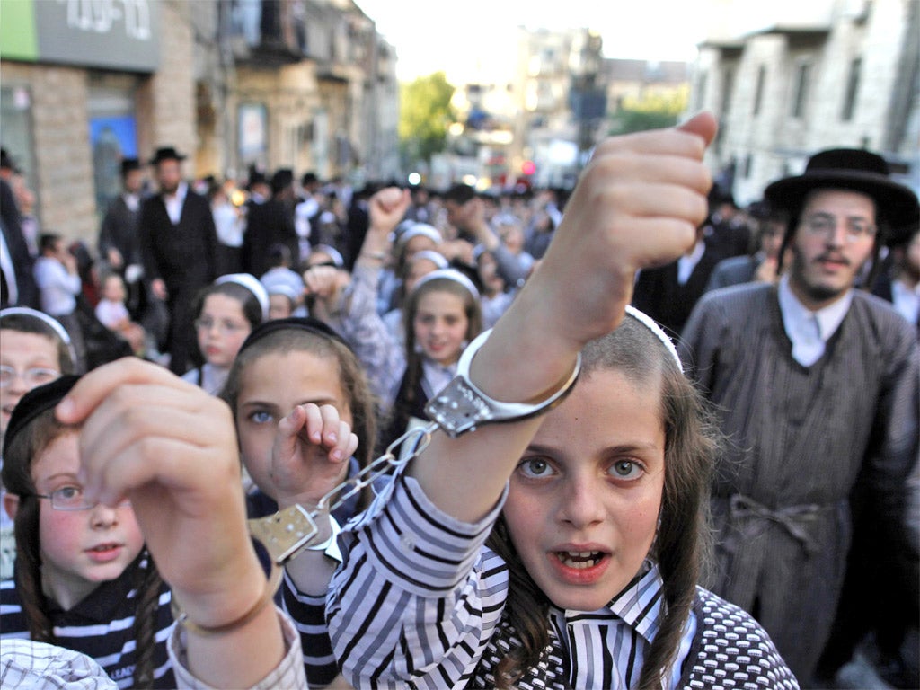 Children protest in Jerusalem against a uniform draft law