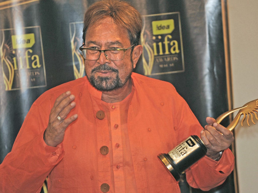 Rajesh Khanna received a life time achievement award from the International Indian Film Academy in 2009