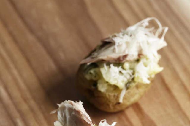 Baked potato with smoked mackerel and horseradish