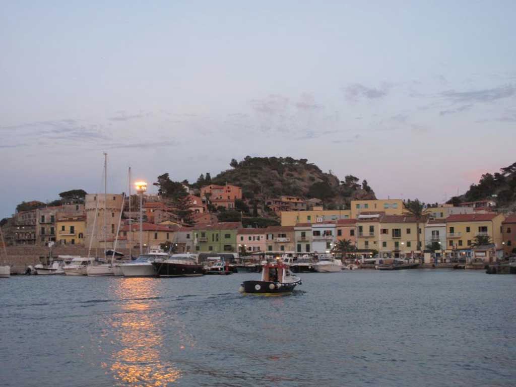 Business as usual? Picturesque Giglio Porto