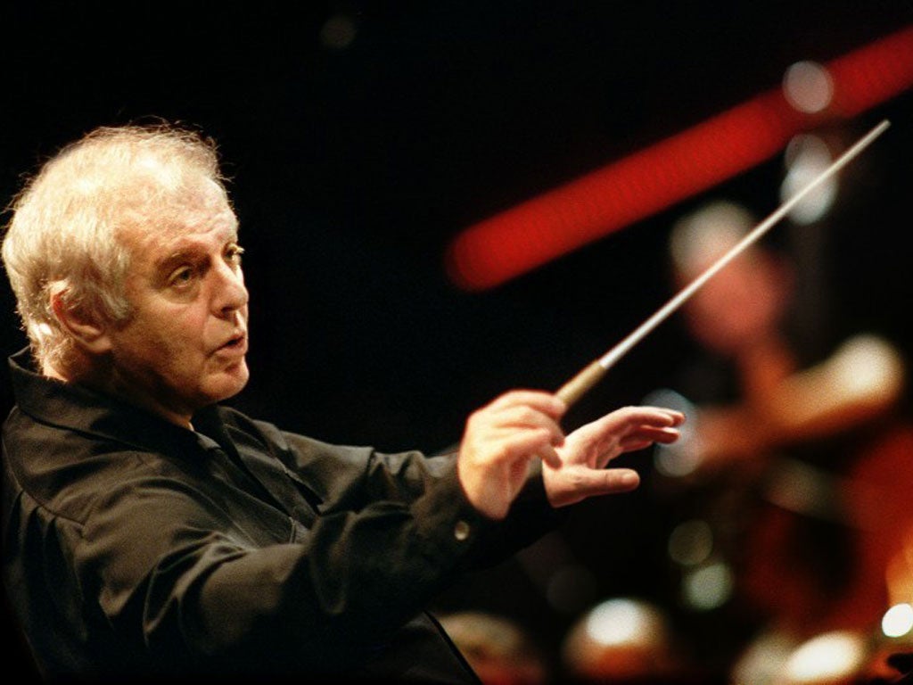 Barenboim conducts the West-Eastern Divan Orchestra