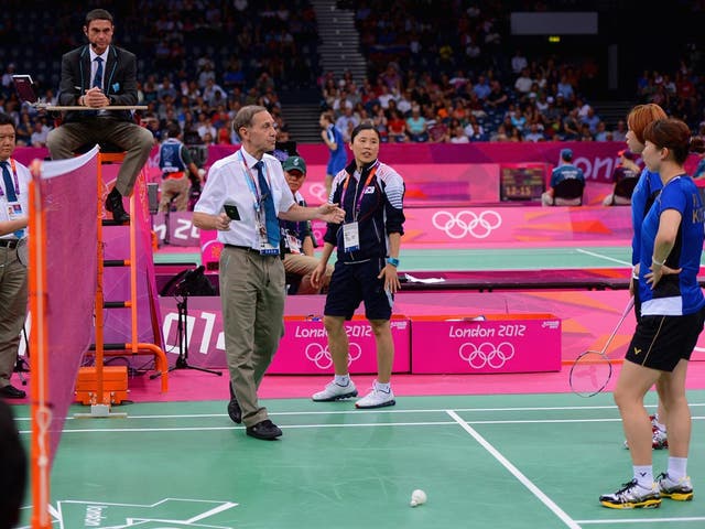 An official threatens Greysia Polii and Meiliana Jauhari of Indonesia and Jung Eun Ha and Min Jung Kim of Korea with a 'black card' disqualification