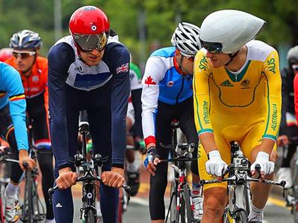 Yellow fever: Bradley Wiggins chats to Aussie rival Michael Rogers during a recce of the time-trial yesterday