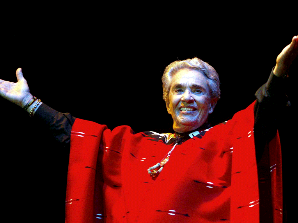 'Una rareza', a one-off: Vargas acknowledges the crowd at a concert in Buenos Aires in 2004