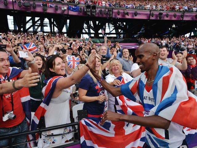 Fans cheer Mo Farah on