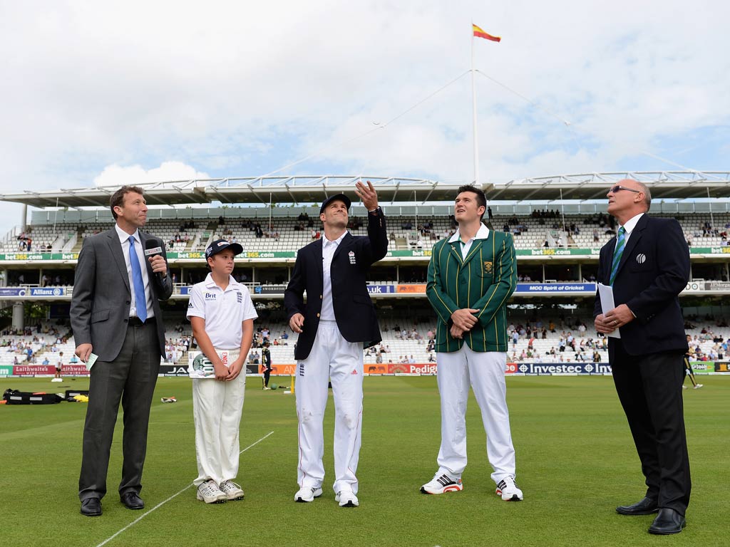 Andrew Strauss makes the toss on his 100th Test
