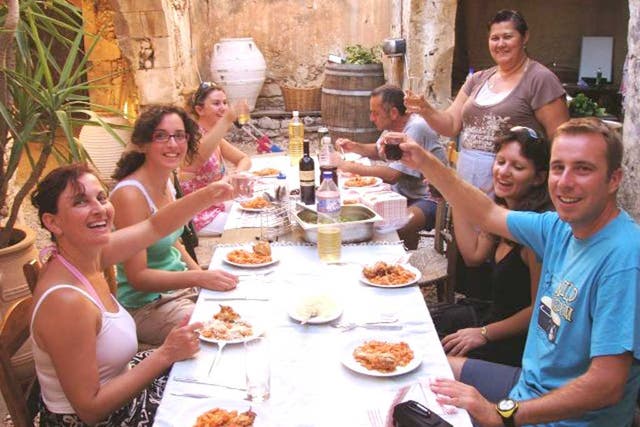 All together now: A group meal in Vamos