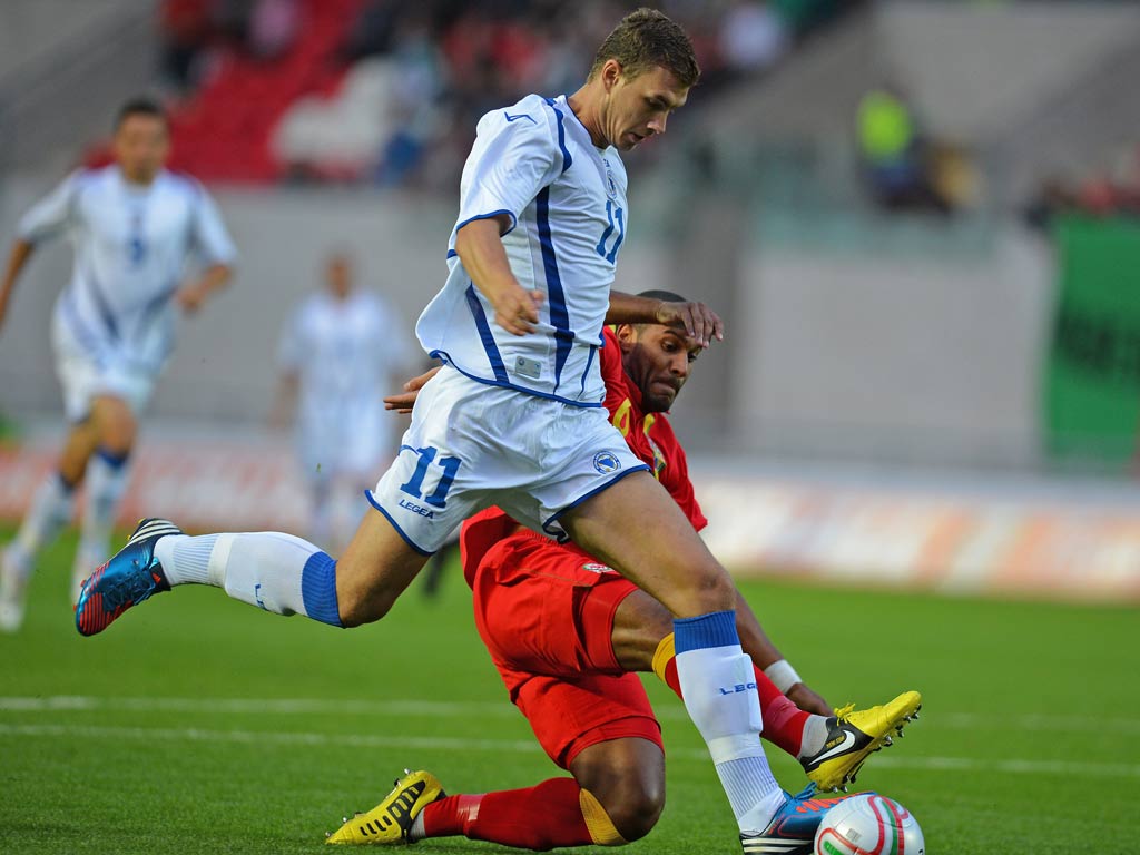 Edin Dzeko in international action