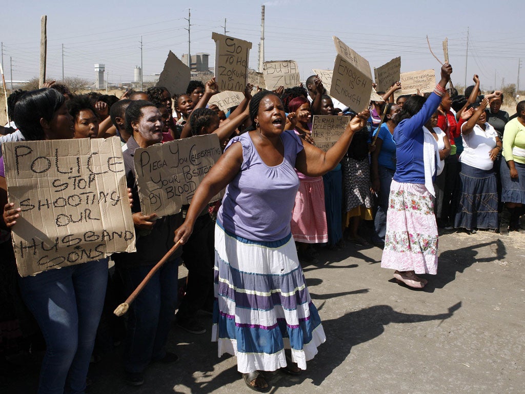 Widowed women protest against the police, government and the
mine's owner, Lonmin, near Rustenberg yesterday, after a strike at the Marikana mine on Thursday