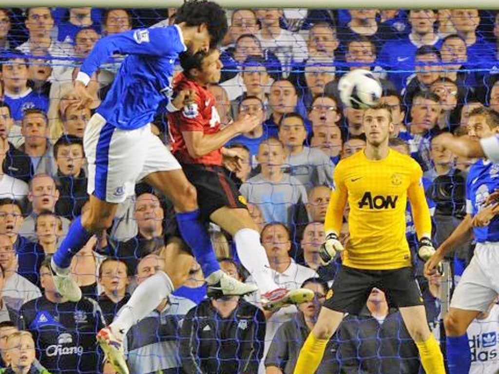 Fellaini heads in against Manchester United