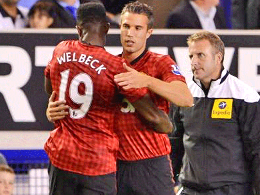 Robin van Persie makes his Manchester United debut as a second-half substitute for Danny Welbeck