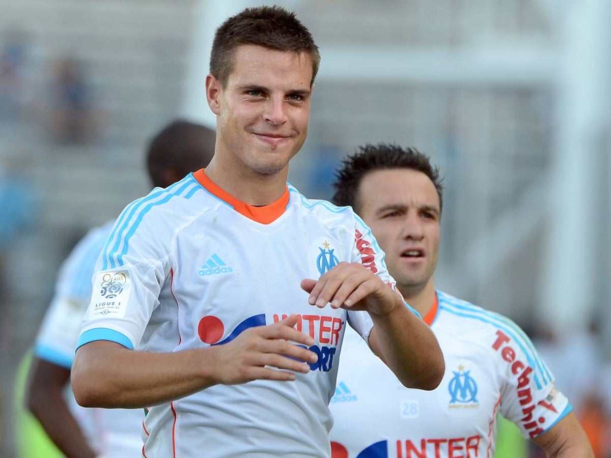 Marseille Confirm Cesar Azpilicueta Completes To Chelsea The Independent The Independent