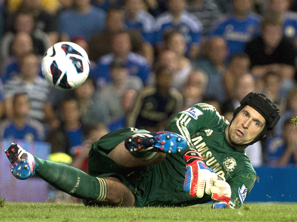 Petr Cech fails to gather Danny Guthrie’s free-kick