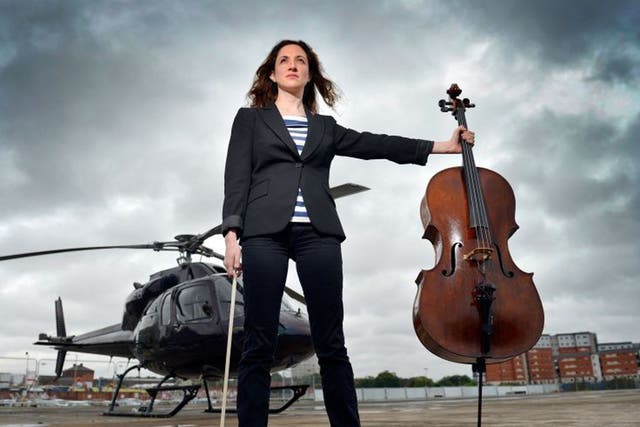 Cellist Laura Moody prepares for take-off in 'Mittwoch'