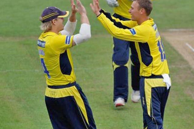 Hampshire’s Danny Briggs (right) celebrates dismissing James
Hildreth in the semi-final win over Somerset
