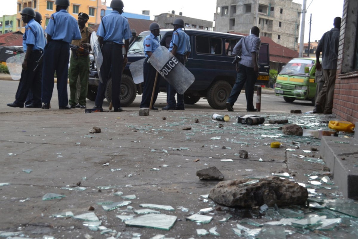 Riots in Mombasa after killing of Muslim cleric linked to al-Qa-ida in ...