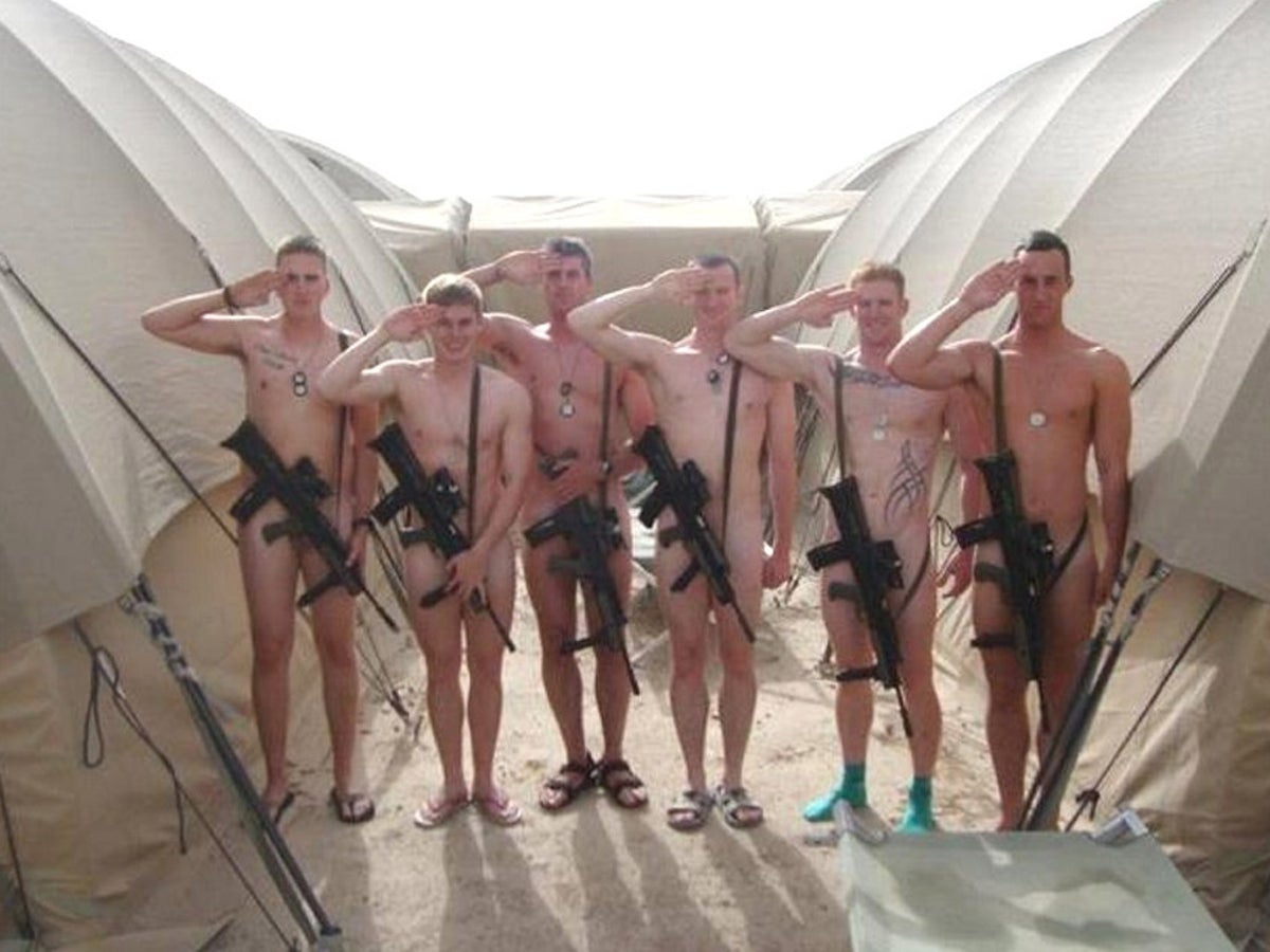 Military: The army gives Prince Harry a 21-bum (at least!) salute | The  Independent | The Independent