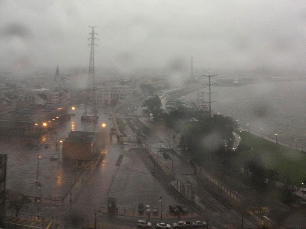 Twitpic taken by @GuyAdams: Central New Orleans right now... And still it pours #isaac