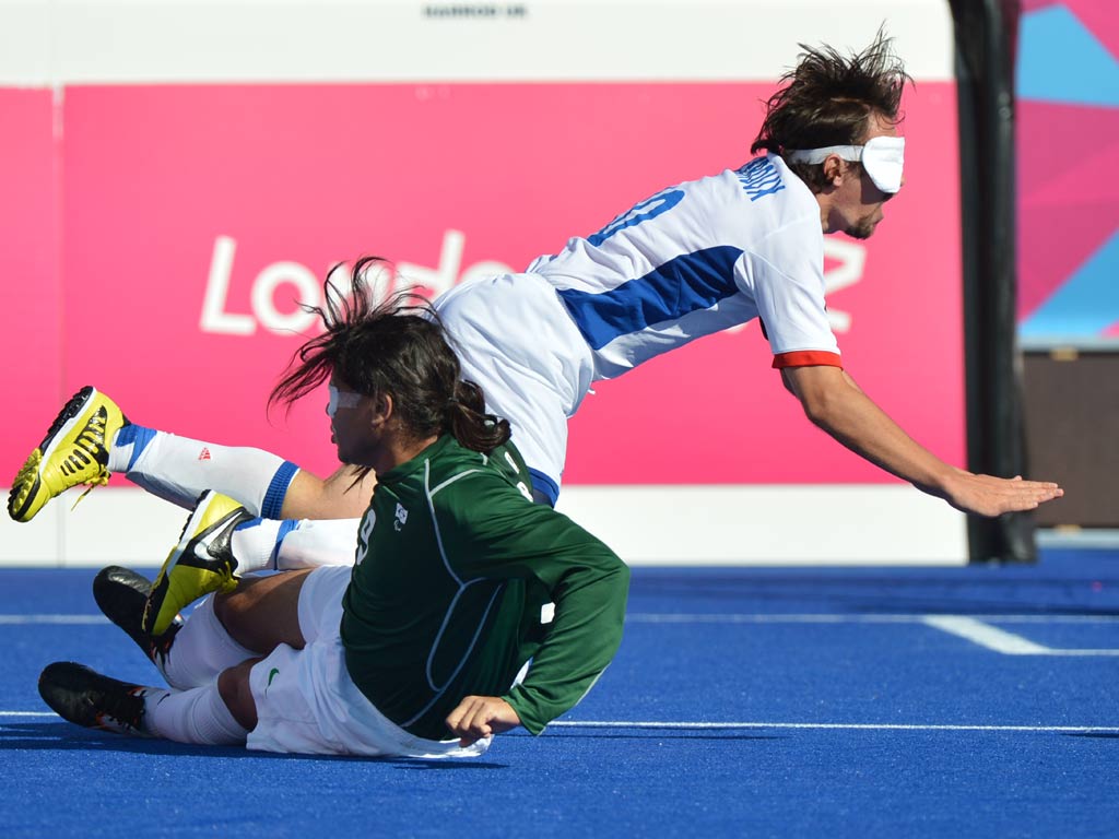 France's Frederic Villeroux (R) falls under a challenge from Brazil's Severino Gabriel da Silva