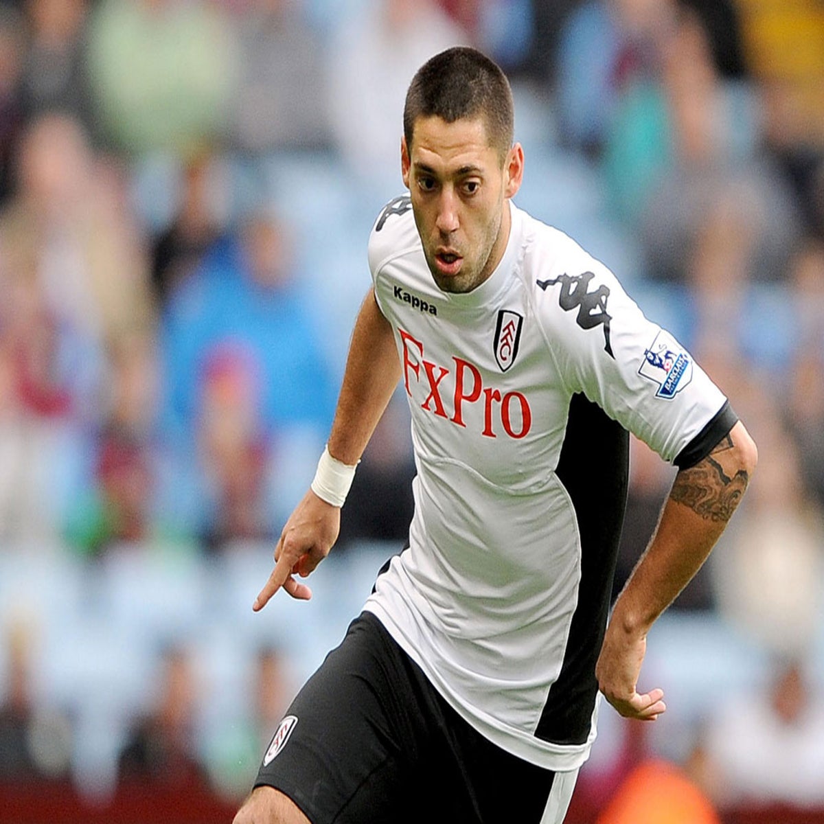 Tottenham Hotspur's Clint Dempsey (second right) celebrates with