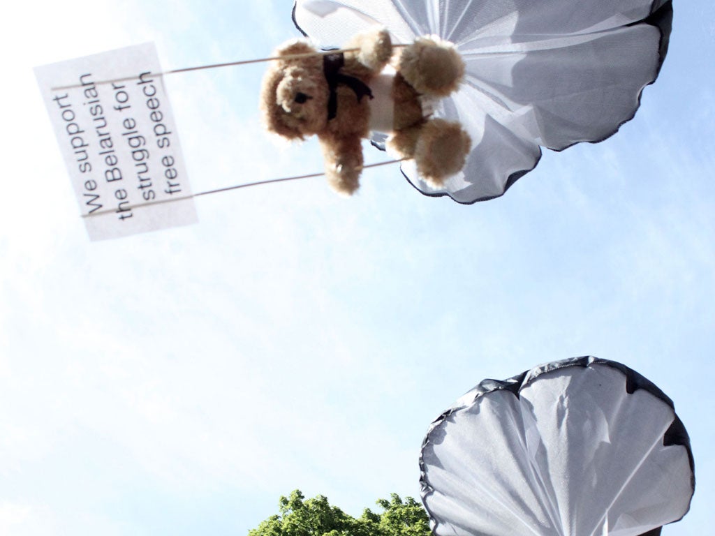 Tomas Mazetti's teddy bears rain down with their messages of support for free speech in Belarus