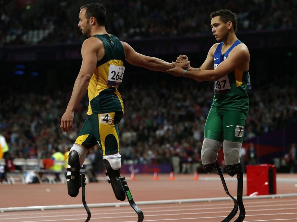 Oliveira shakes Pistorius's hand after last night's race