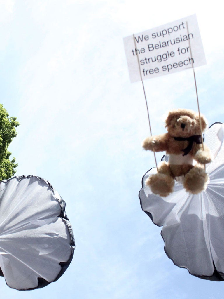 Tomas Mazetti's teddy bears rain down with their messages of support for free speech in Belarus