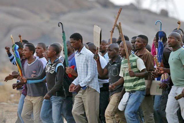 Striking platinum mineworkers protest after negotiations at Lonmin’s Marikana mine