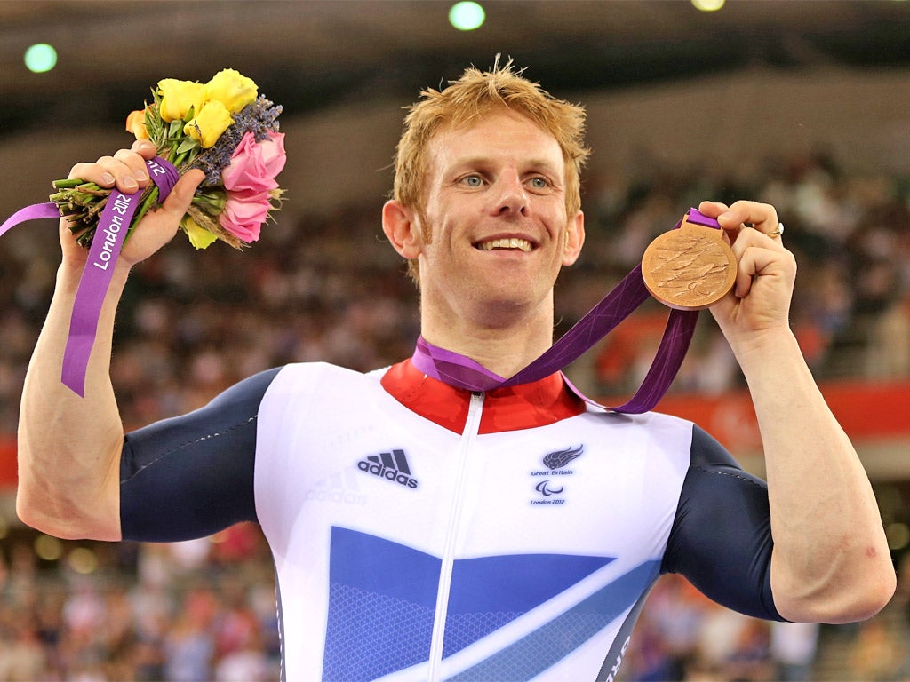 Cyclist Jody Cundy receives his individual pursuit bronze