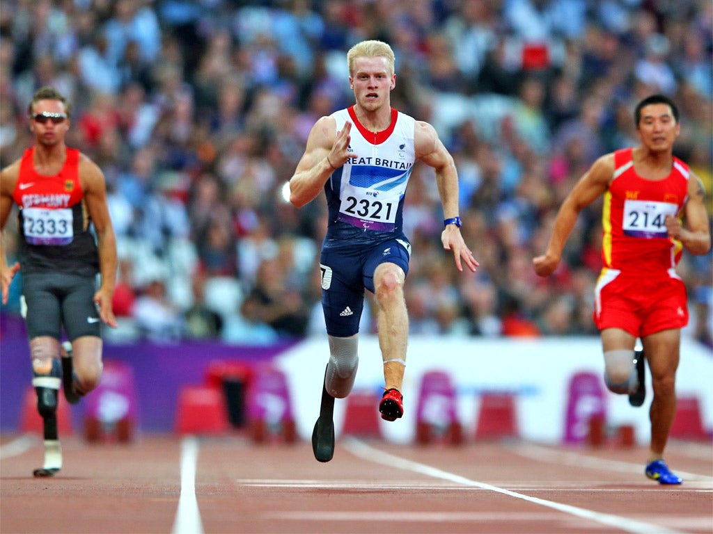 Peacock leaves rivals trailing to book his place in the final