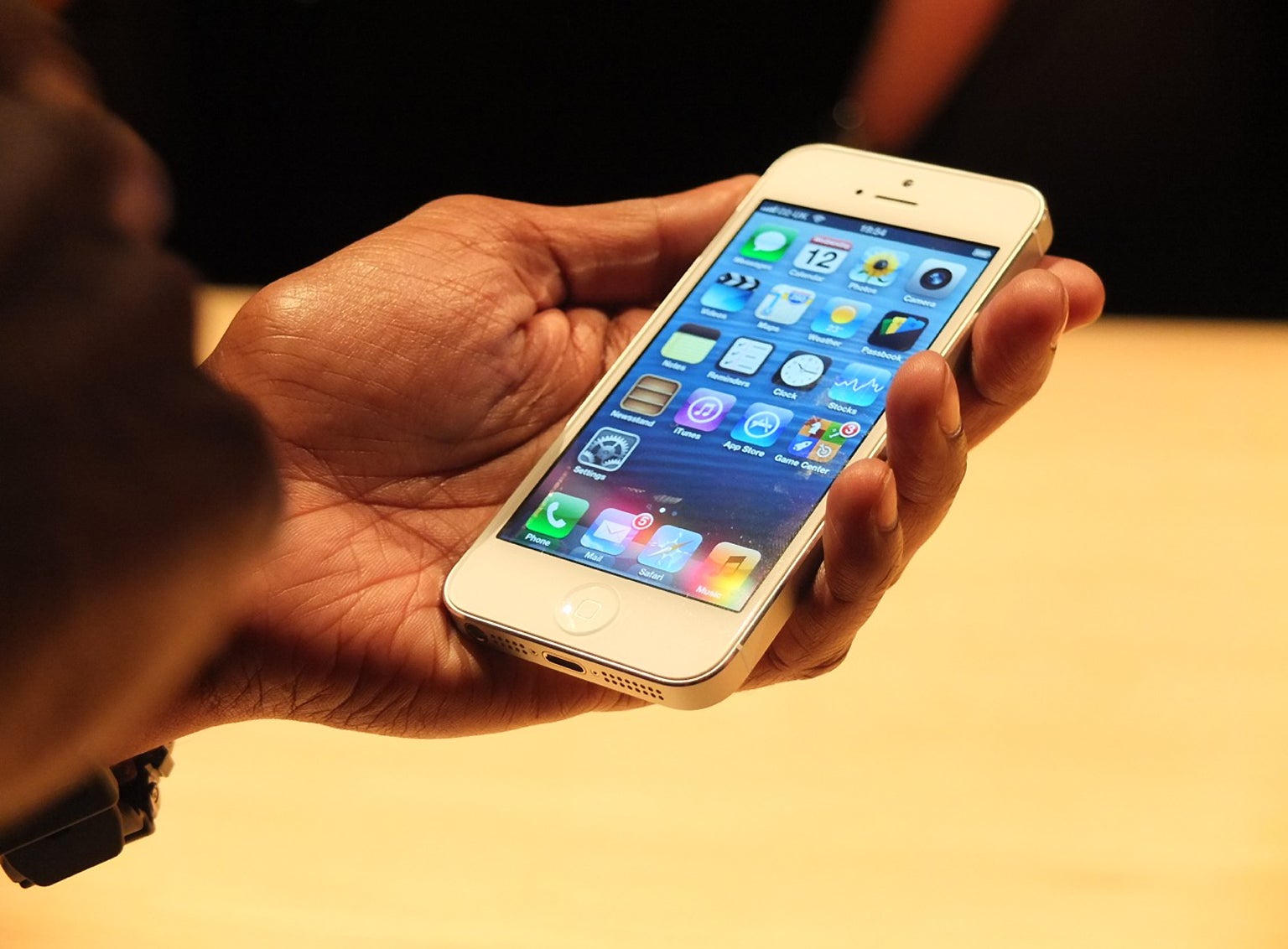 Apple announces price and release date of iPhone 5S and 5C in the UK, The  Independent