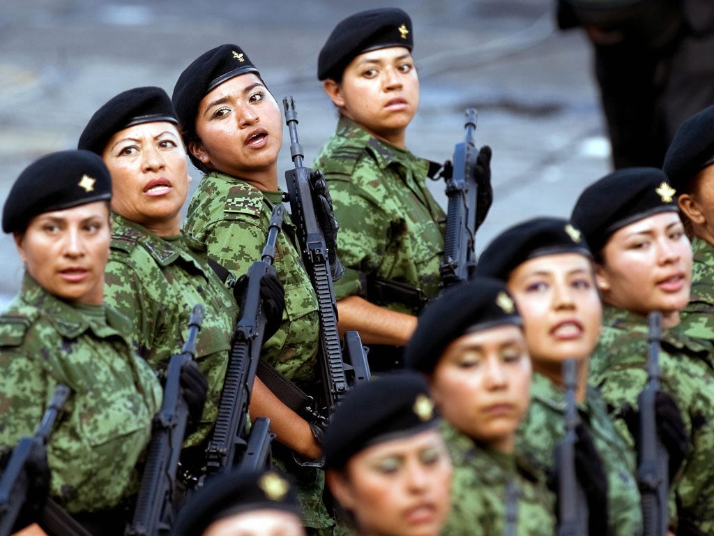 Mexican Army special forces' female soldiers during a military parade celebrating the 199th anniversary of Mexico's independence at Zocalo Square in Mexico City, on September 16, 2009. AFP PHOTO/Alfredo ESTRELLA