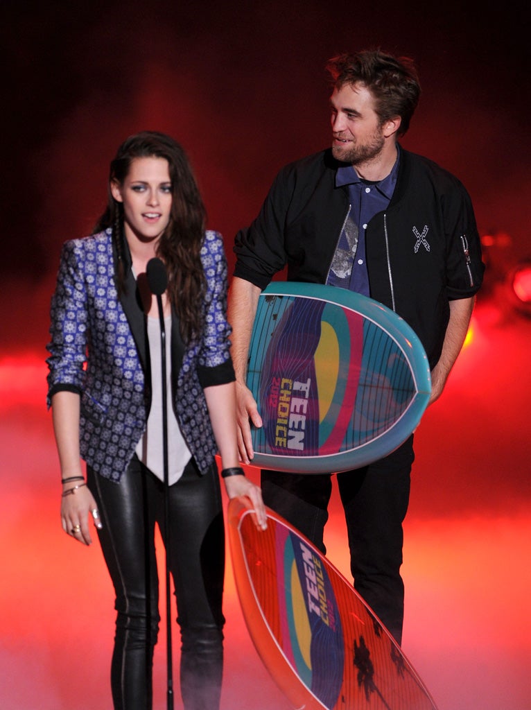 Kristen Stewart and Robert Pattinson at the Teen Choice Awards 2012