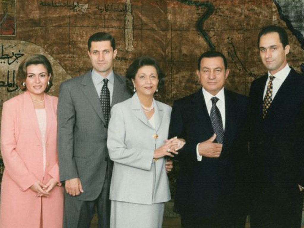 Ahmed Mourad taking photographs of Mubarak with his sons and wife and Dmitry Medvedev