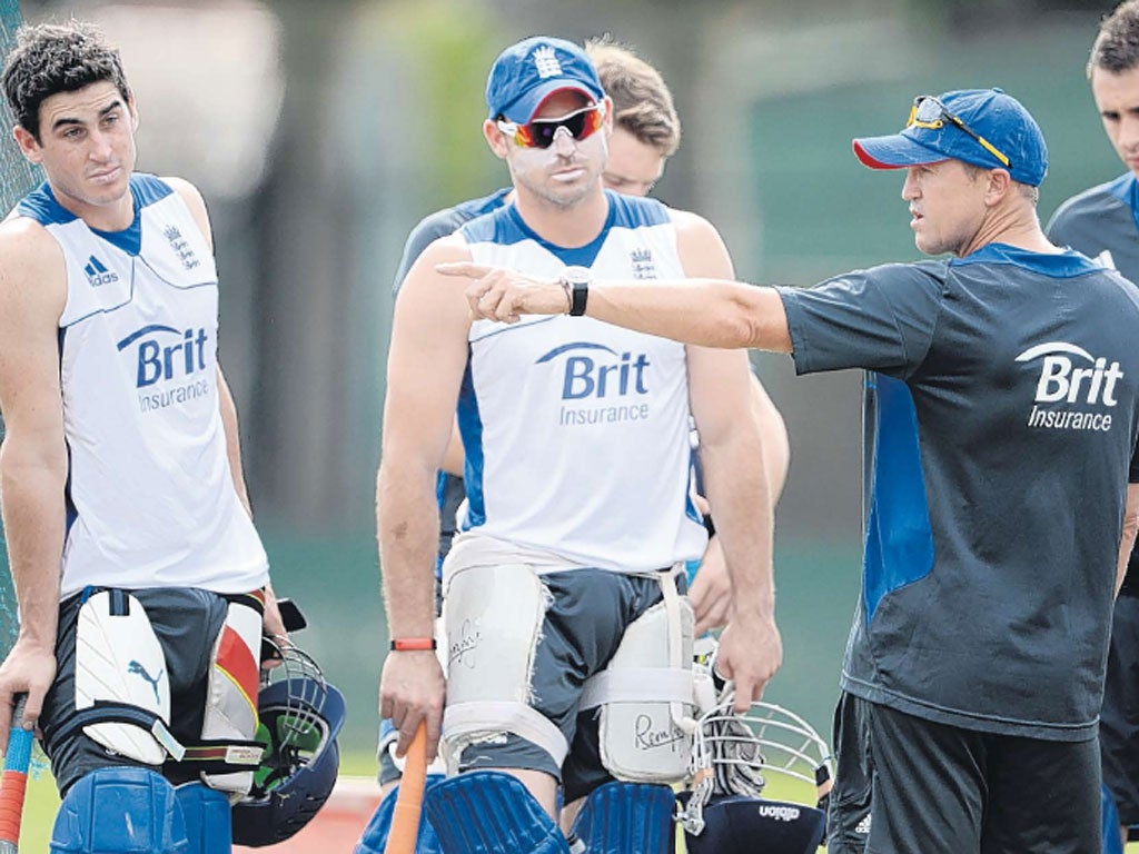 Coach Andy Flower makes his point to England’s batsmen in
Colombo yesterday