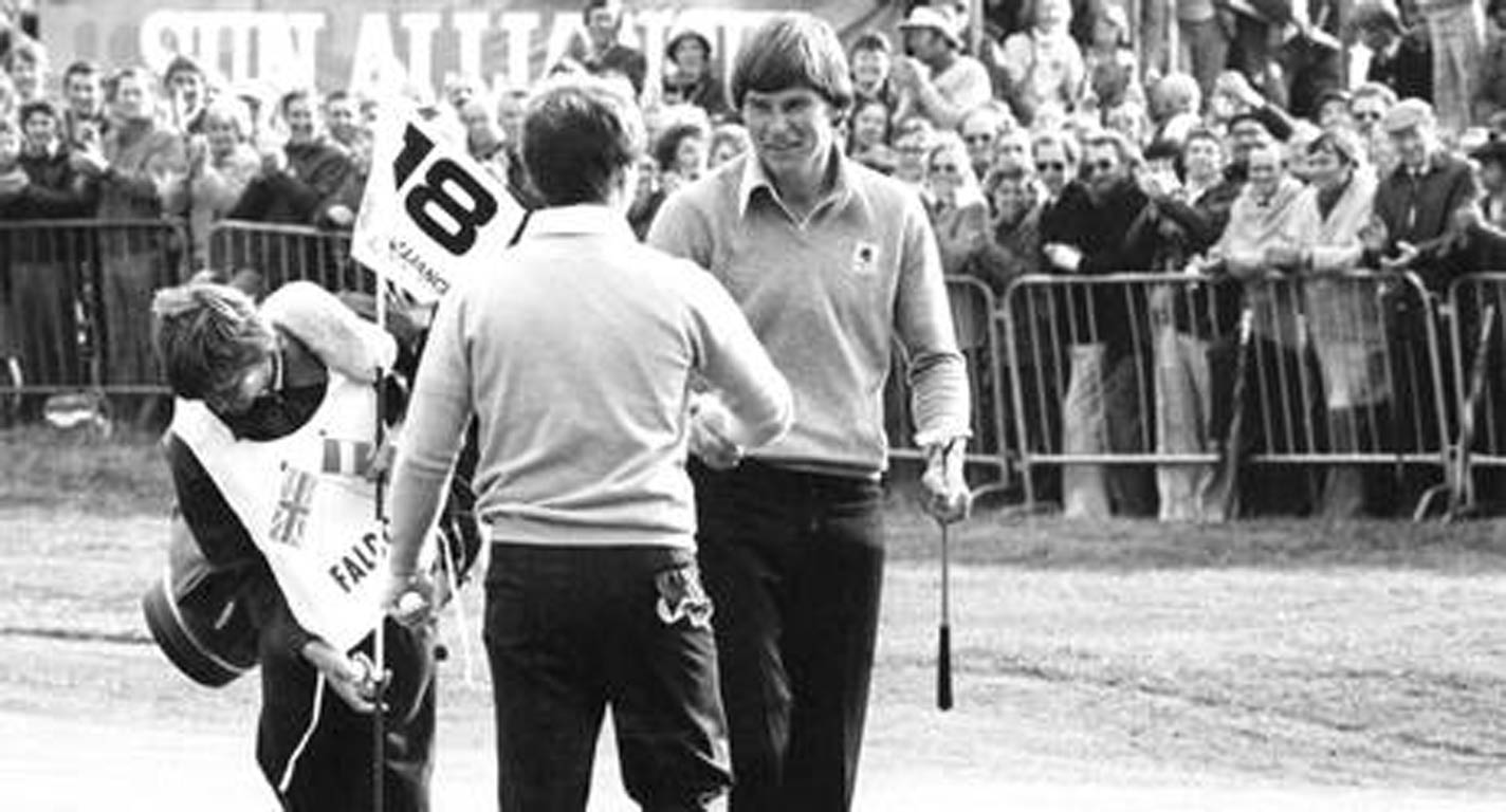 Nick Faldo shaking hands with Tom Watson after his singles victory in 1977