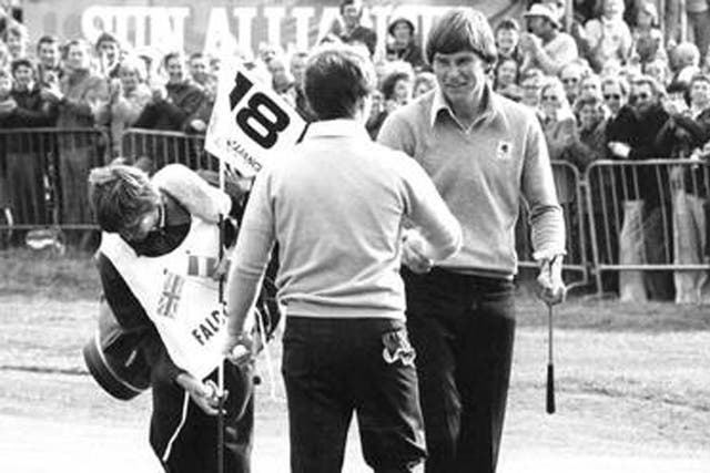 Nick Faldo shaking hands with Tom Watson after his singles victory in 1977