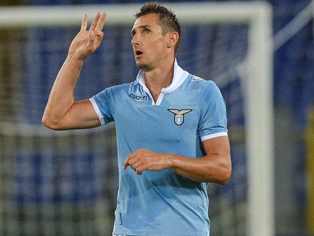 Miroslav Klose, the Lazio striker, called handball against himself