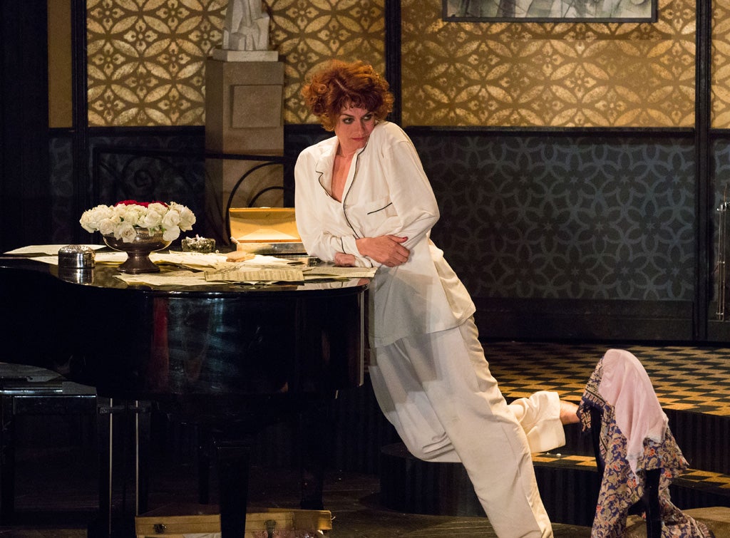 Anna Chancellor (Amanda Prynne) in Private Lives