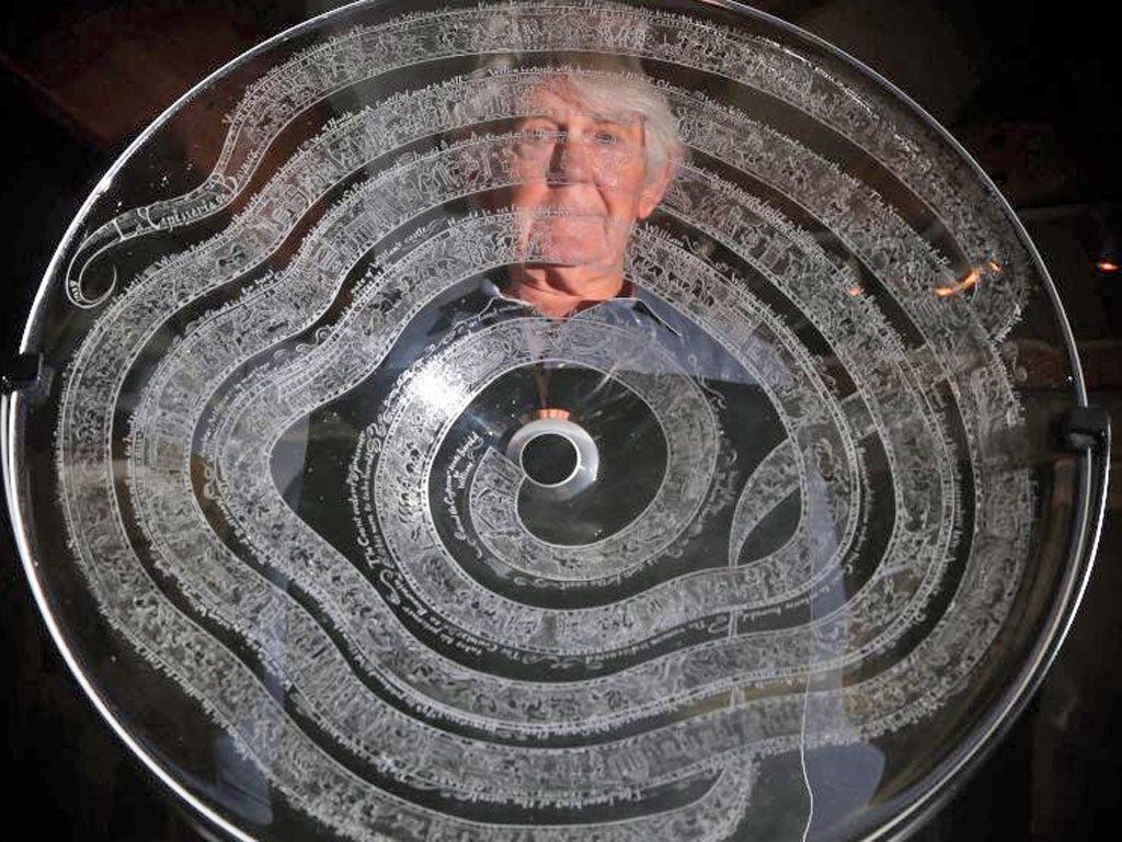Artist Frank Grenier has engraved a miniature of the 70m (230ft) Bayeux Tapestry on to a shallow crystal bowl