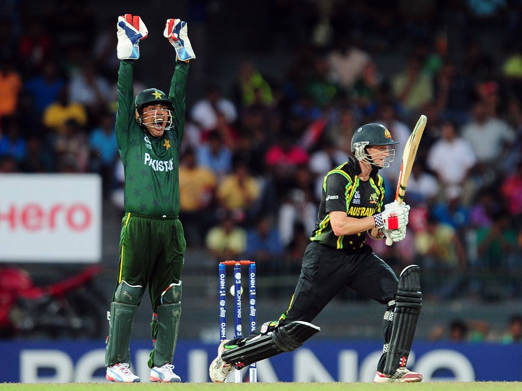 Pakistan wicketkeeper Kamran Akmal (L) successfully appeals for a Leg Before Wicket (LBW) decision against Australian cricket captain George Bailey 