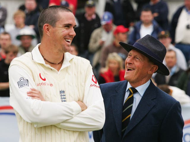 Odd couple: Geoff Boycott (right) and Kevin Pietersen share a laugh in 2007. Tony Greig believes everyone is manageable