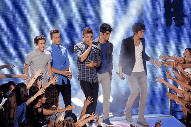 One Direction performing