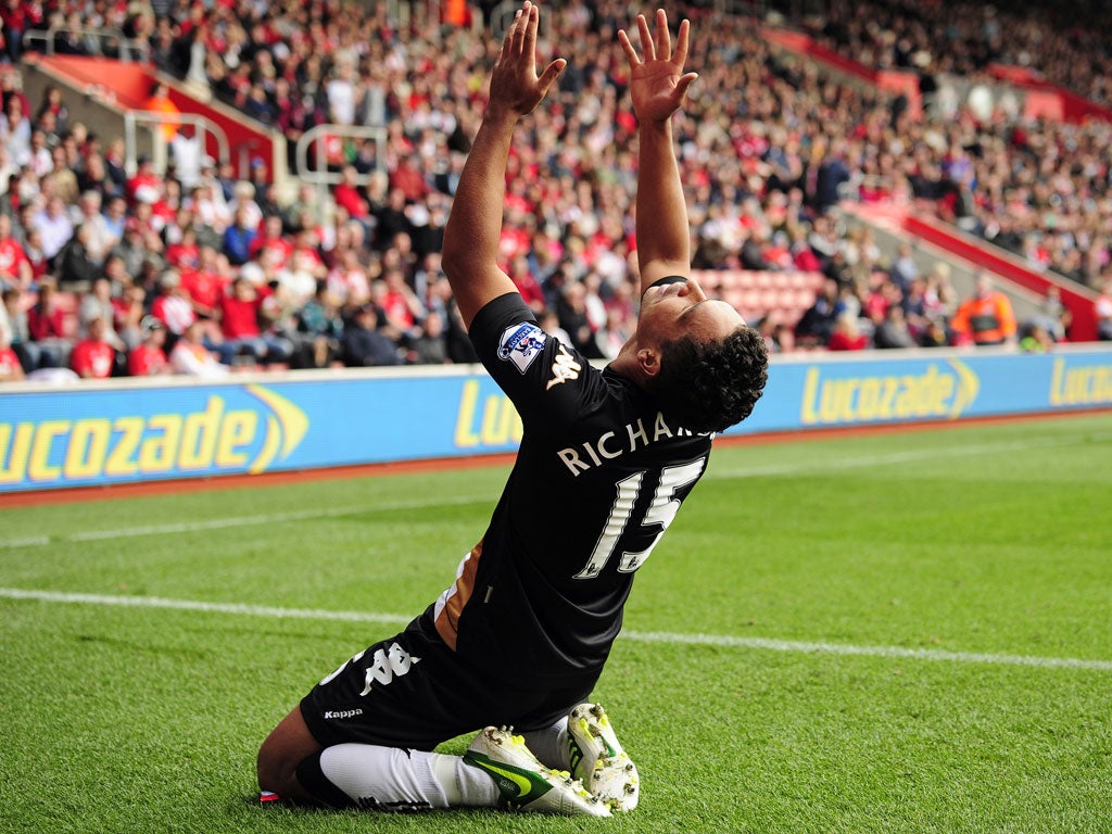 Southampton 2-2 Fulham Fulham's English midfielder Kieran Richardson celebrates scoring their second goal.