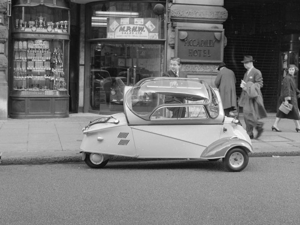 A tiny bubble car parked outside the Piccadilly Hotel in 1958