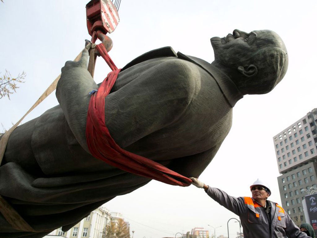 The last bronze statue of Vladimir Lenin was dismantled in the capital, Ulan Bator