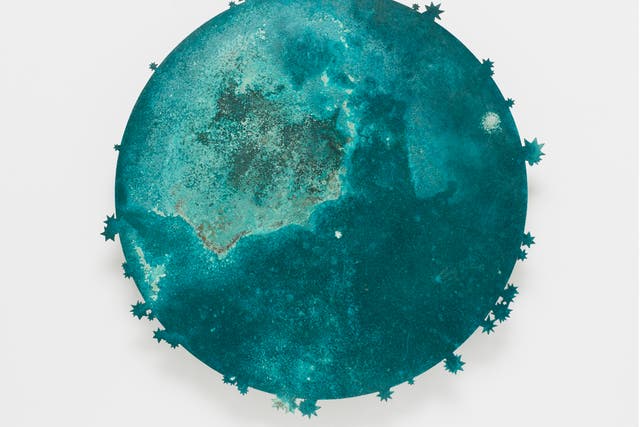Kiki Smith, Blue Moon I, 2011, Bronze, 73.7 x 73.7 x 5.1 cm 