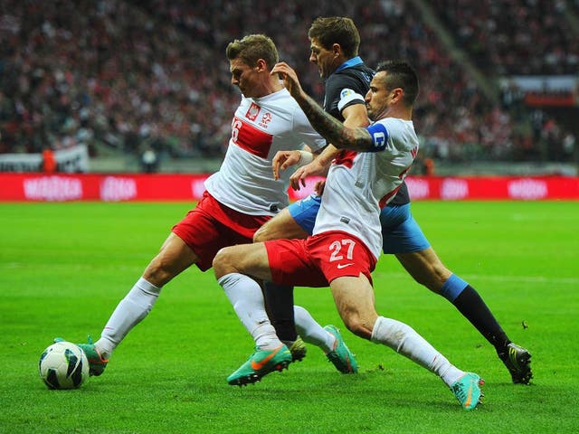 <b>STEVEN GERRARD</b><br/>
Started from deep but is better further up the pitch. Some of his passing was too ambitious and wasteful. 5/10